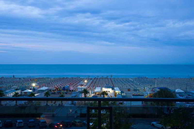 Ferretti Beach Hotel Rimini Buitenkant foto